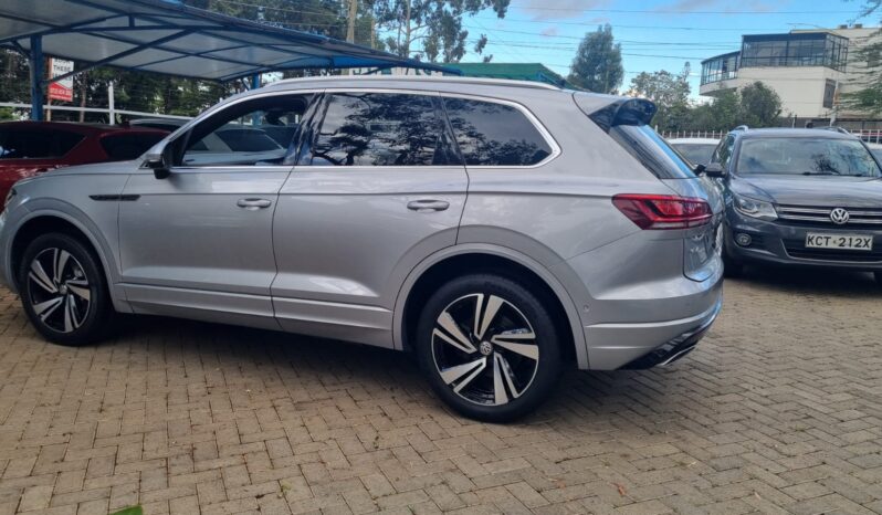
								VolkswagenTouareg 2018 R-Line full									