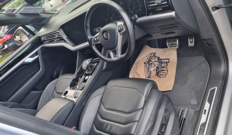 
								VolkswagenTouareg 2018 R-Line full									