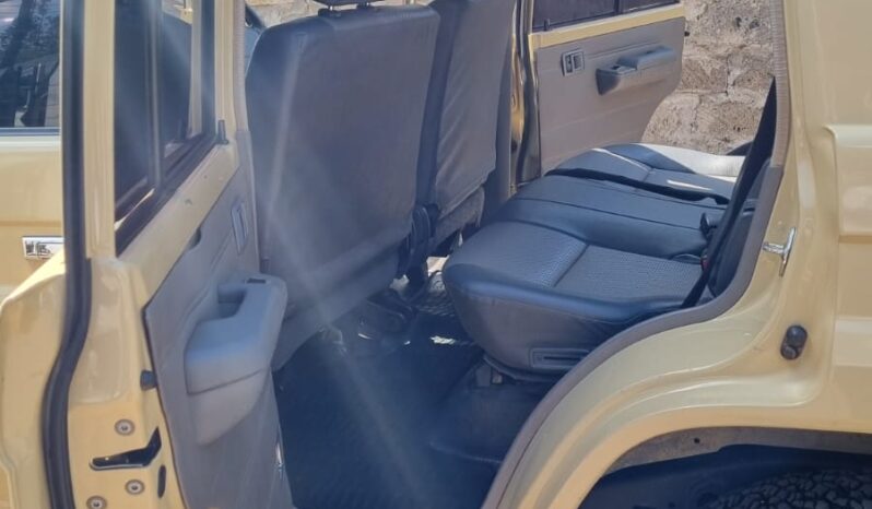 
								Toyota Land Criuser 76 Series full									