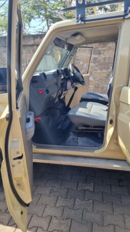 
										Toyota Land Criuser 76 Series full									