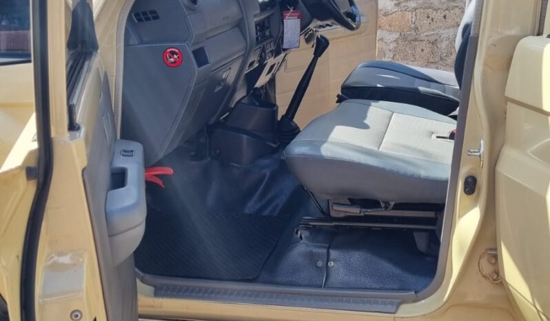
								Toyota Land Criuser 76 Series full									