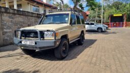 
										Toyota Land Criuser 76 Series full									