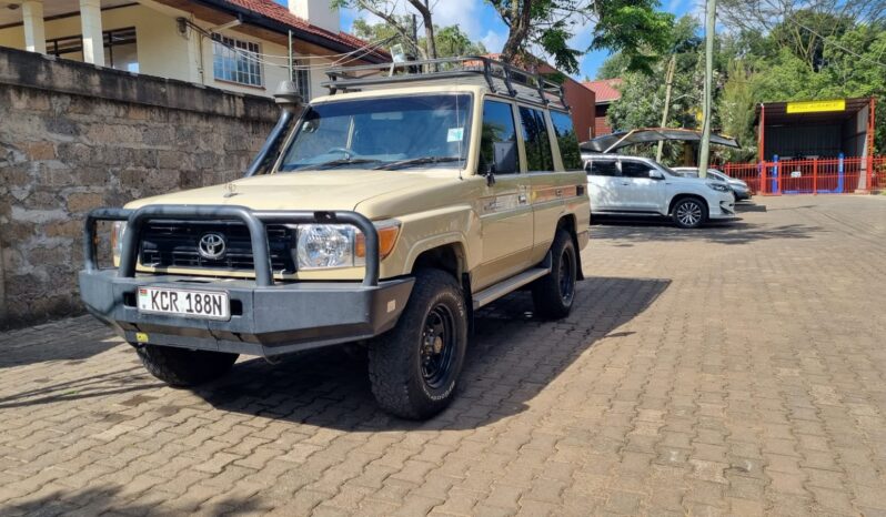 
								Toyota Land Criuser 76 Series full									