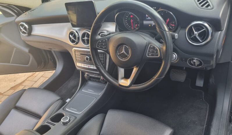
								Mercedes GLA 220 2018 full									
