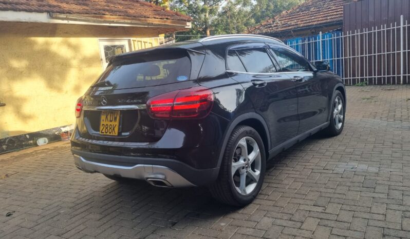 
								Mercedes GLA 220 2018 full									