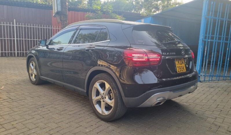 
								Mercedes GLA 220 2018 full									